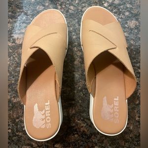 Wedge Sandals tan with white wedge.size